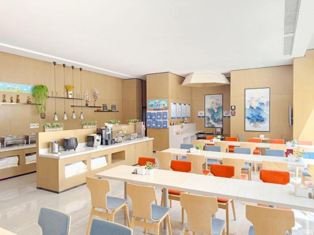 Holiday Inn Express Zhangye By Ihg Εξωτερικό φωτογραφία